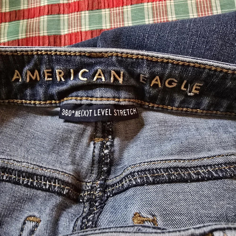 American Eagle Women’s Dark Wash Skinny Jeans – Size 2 Curvy - Picture 4 of 6